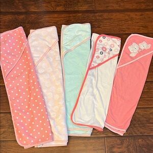⭐️⭐️PICK 5 / $20 (5) Baby Hooded Towel Set - Pink, White, Green